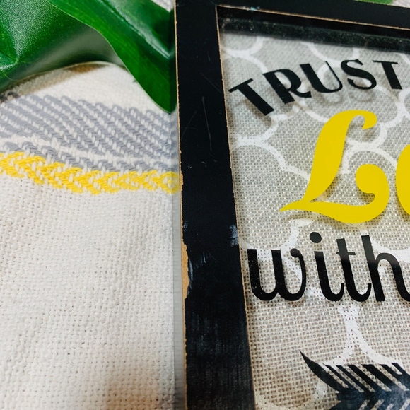 'Trust in the Lord' Sign - Picture 3 of 3